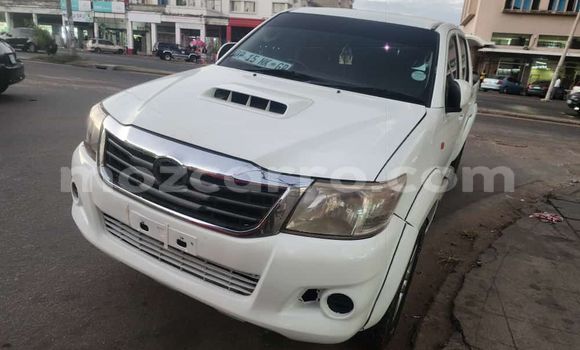 Tenga Tsaru Toyota Hilux Chena Mota in Maputo in Maputo