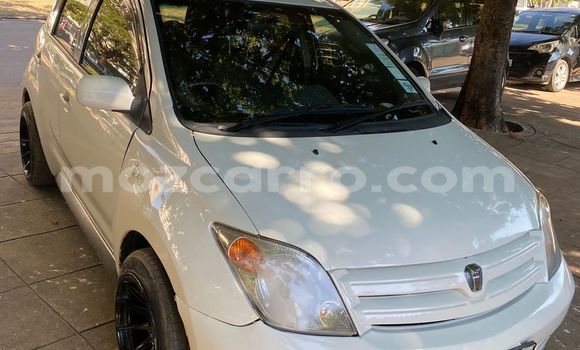 Nunua Ilio tumika Toyota IST Nyeupe Gari ndani ya Maputo nchini Maputo
