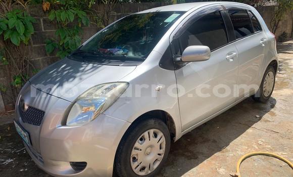 Nunua Ilio tumika Toyota Vitz Fedha Gari ndani ya Maputo nchini Maputo Nunua Ilio tumika Toyota Vitz Fedha Gari ndani ya Maputo nchini Maputo