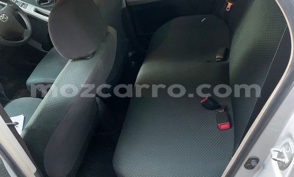 Nunua Ilio tumika Toyota Vitz Fedha Gari ndani ya Maputo nchini Maputo Nunua Ilio tumika Toyota Vitz Fedha Gari ndani ya Maputo nchini Maputo