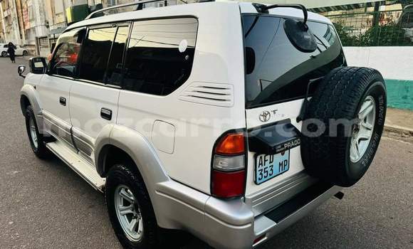 Nunua Ilio tumika Toyota Land Cruiser Prado Nyeupe Gari ndani ya Maputo nchini Maputo Nunua Ilio tumika Toyota Land Cruiser Prado Nyeupe Gari ndani ya Maputo nchini Maputo