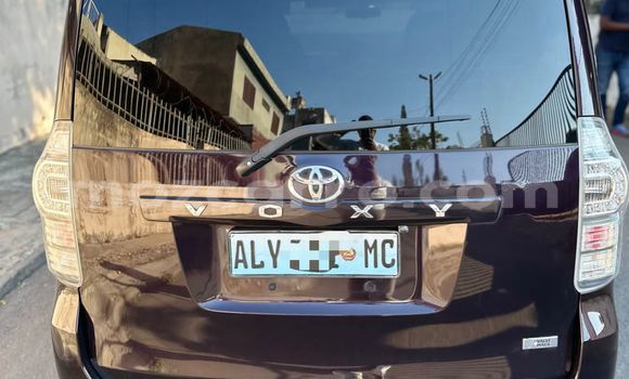 Buy Used Toyota Voxy Other Car in Maputo in Maputo Buy Used Toyota Voxy Other Car in Maputo in Maputo