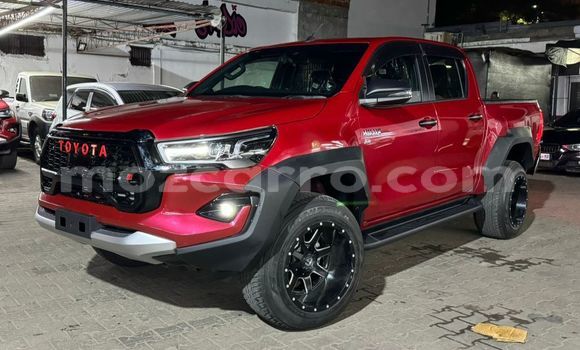 Tenga Itsva Toyota Hilux Tsvuku Mota in Maputo in Maputo