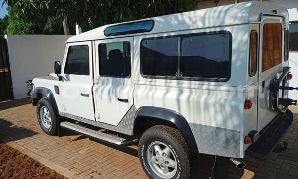 Buy Used Land Rover Defender White Car in Maputo in Maputo Buy Used Land Rover Defender White Car in Maputo in Maputo