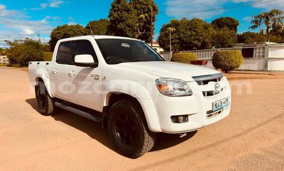Buy Used Mazda BT-50 White Car in Maputo in Maputo