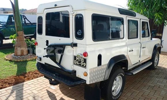 Tenga Tsaru Land Rover Defender Chena Mota in Maputo in Maputo