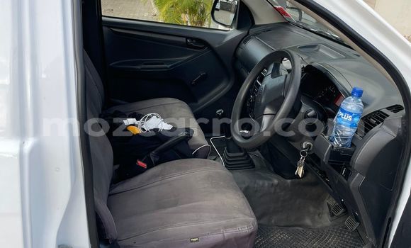 Buy Used Isuzu D-MAX White Car in Maputo in Maputo Buy Used Isuzu D-MAX White Car in Maputo in Maputo