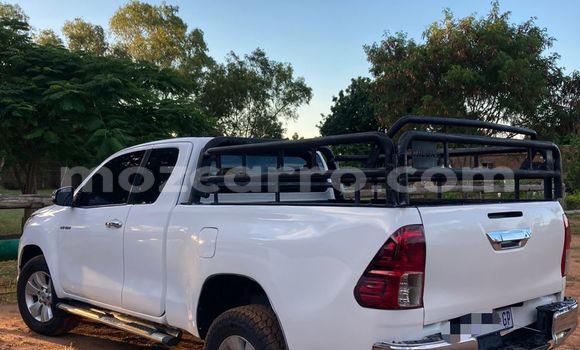 Comprar Usado Toyota Hiluxe Revo Branco Carro em Maputo em Maputo Comprar Usado Toyota Hiluxe Revo Branco Carro em Maputo em Maputo