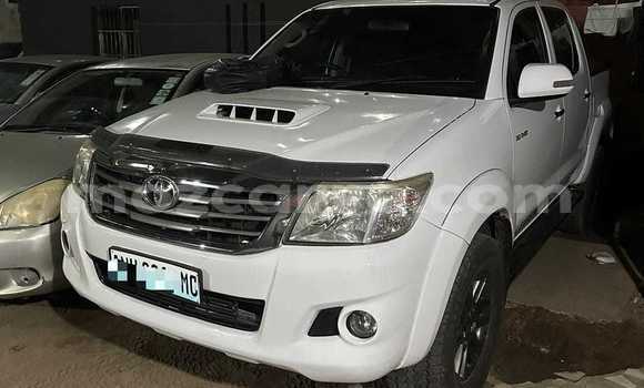 Nunua Ilio tumika Toyota Hilux Nyeupe Gari ndani ya Maputo nchini Maputo