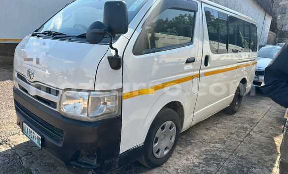 Comprar Usado Toyota Hiace Branco Carro em Maputo em Maputo