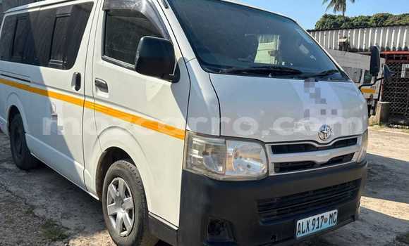 Nunua Ilio tumika Toyota Hiace Nyeupe Gari ndani ya Maputo nchini Maputo Nunua Ilio tumika Toyota Hiace Nyeupe Gari ndani ya Maputo nchini Maputo