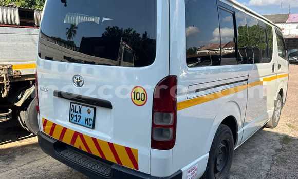 Nunua Ilio tumika Toyota Hiace Nyeupe Gari ndani ya Maputo nchini Maputo Nunua Ilio tumika Toyota Hiace Nyeupe Gari ndani ya Maputo nchini Maputo