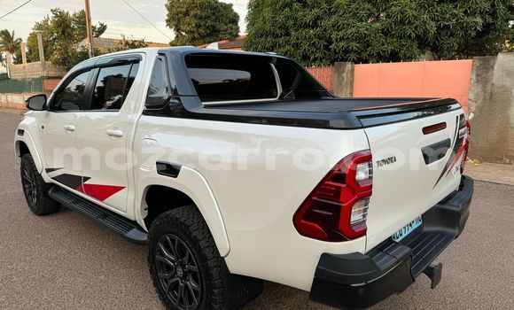 Buy Used Toyota Hiluxe Revo White Car in Maputo in Maputo Buy Used Toyota Hiluxe Revo White Car in Maputo in Maputo