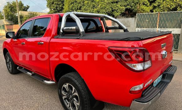 Comprar Novo Mazda BT-50 Vermelho Carro em Maputo em Maputo Comprar Novo Mazda BT-50 Vermelho Carro em Maputo em Maputo