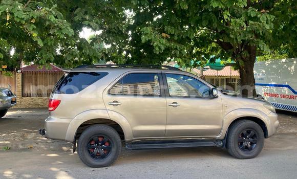 Nunua Ilio tumika Toyota Fortuner Nyingine Gari ndani ya Maputo nchini Maputo