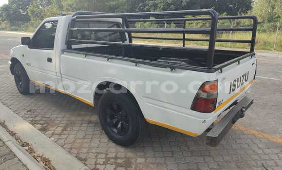 Comprar Usado Isuzu KB Branco Carro em Maputo em Maputo Comprar Usado Isuzu KB Branco Carro em Maputo em Maputo