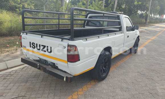 Comprar Usado Isuzu KB Branco Carro em Maputo em Maputo Comprar Usado Isuzu KB Branco Carro em Maputo em Maputo