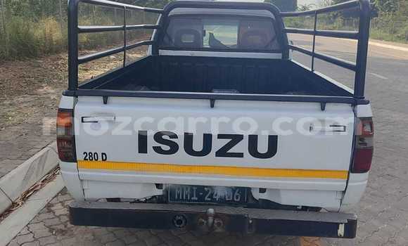 Comprar Usado Isuzu KB Branco Carro em Maputo em Maputo Comprar Usado Isuzu KB Branco Carro em Maputo em Maputo