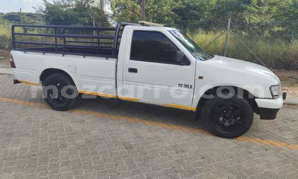 Comprar Usado Isuzu KB Branco Carro em Maputo em Maputo Comprar Usado Isuzu KB Branco Carro em Maputo em Maputo