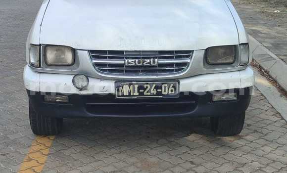 Comprar Usado Isuzu KB Branco Carro em Maputo em Maputo Comprar Usado Isuzu KB Branco Carro em Maputo em Maputo