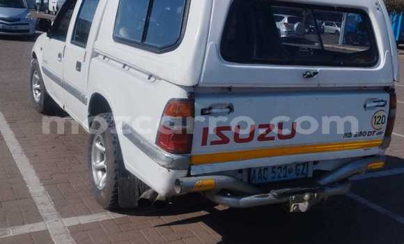 Comprar Usado Isuzu KB Branco Carro em Maputo em Maputo Comprar Usado Isuzu KB Branco Carro em Maputo em Maputo