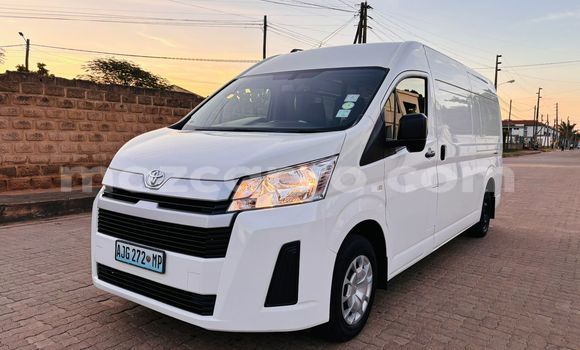 Buy Used Toyota Hiace White Car in Maputo in Maputo