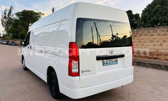 Comprar Usado Toyota Hiace Branco Carro em Maputo em Maputo Comprar Usado Toyota Hiace Branco Carro em Maputo em Maputo