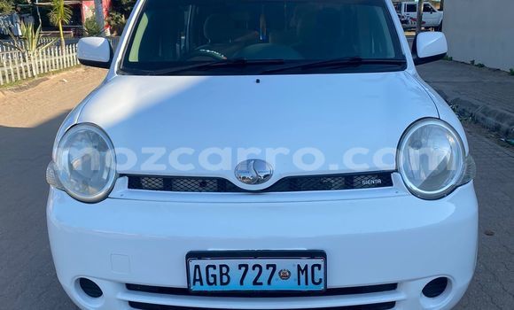 Buy Used Toyota Sienta White Car in Maputo in Maputo