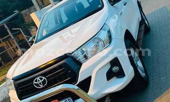 Nunua Ilio tumika Toyota Hilux Nyeupe Gari ndani ya Maputo nchini Maputo Nunua Ilio tumika Toyota Hilux Nyeupe Gari ndani ya Maputo nchini Maputo