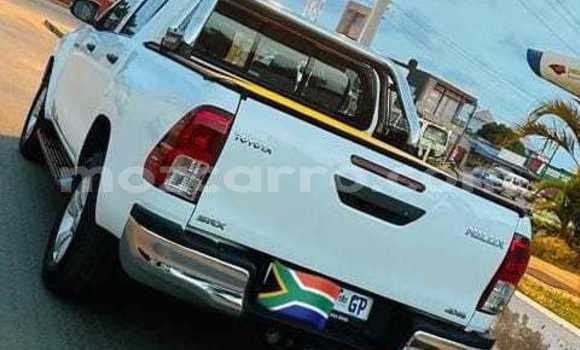 Buy Used Toyota Hilux White Car in Maputo in Maputo Buy Used Toyota Hilux White Car in Maputo in Maputo