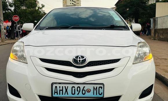 Comprar Usado Toyota Belta Branco Carro em Maputo em Maputo