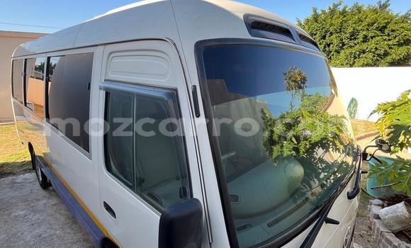 Comprar Usado Toyota Coaster Branco Carro em Maputo em Maputo