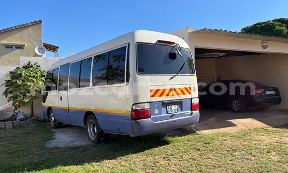 Nunua Ilio tumika Toyota Coaster Nyeupe Gari ndani ya Maputo nchini Maputo Nunua Ilio tumika Toyota Coaster Nyeupe Gari ndani ya Maputo nchini Maputo