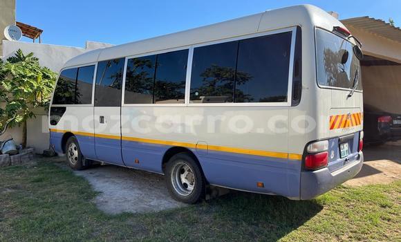 Nunua Ilio tumika Toyota Coaster Nyeupe Gari ndani ya Maputo nchini Maputo Nunua Ilio tumika Toyota Coaster Nyeupe Gari ndani ya Maputo nchini Maputo