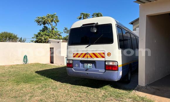 Nunua Ilio tumika Toyota Coaster Nyeupe Gari ndani ya Maputo nchini Maputo Nunua Ilio tumika Toyota Coaster Nyeupe Gari ndani ya Maputo nchini Maputo