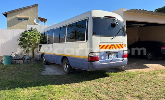 Nunua Ilio tumika Toyota Coaster Nyeupe Gari ndani ya Maputo nchini Maputo Nunua Ilio tumika Toyota Coaster Nyeupe Gari ndani ya Maputo nchini Maputo