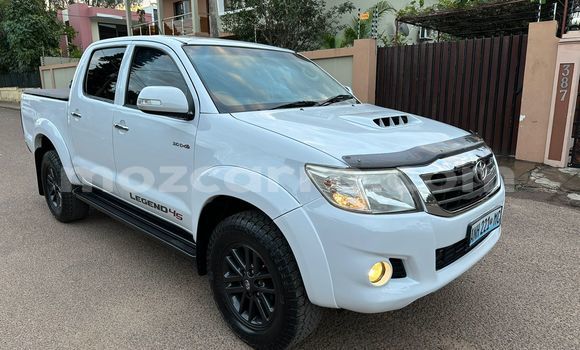 Buy Used Toyota Hilux White Car in Maputo in Maputo