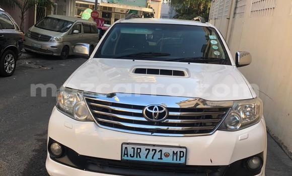 Comprar Novo Toyota Fortuner Branco Carro em Maputo em Maputo