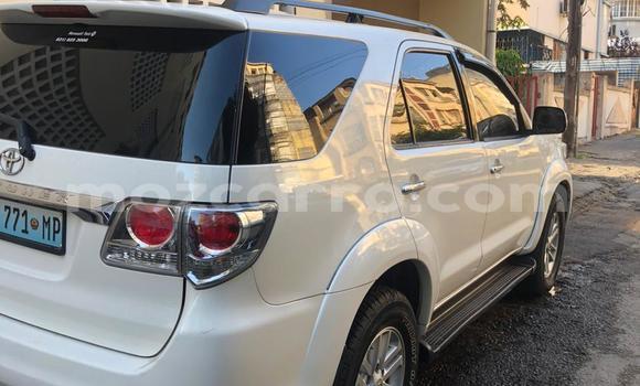 Comprar Novo Toyota Fortuner Branco Carro em Maputo em Maputo Comprar Novo Toyota Fortuner Branco Carro em Maputo em Maputo