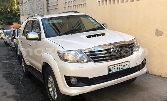 Comprar Novo Toyota Fortuner Branco Carro em Maputo em Maputo Comprar Novo Toyota Fortuner Branco Carro em Maputo em Maputo