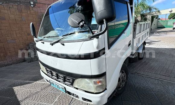 Comprar Usado Toyota Dyna Branco Caminhão em Maputo em Maputo