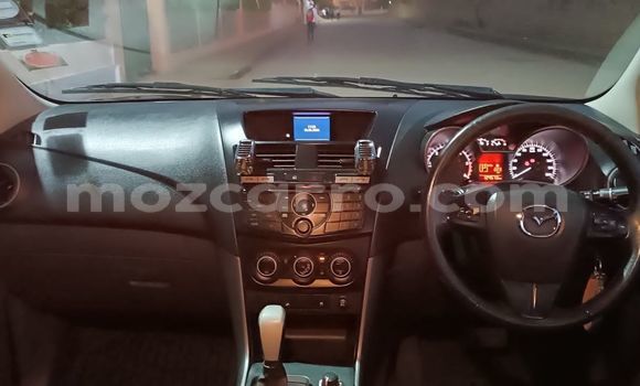 Comprar Usado Mazda BT-50 Azul Carro em Maputo em Maputo Comprar Usado Mazda BT-50 Azul Carro em Maputo em Maputo