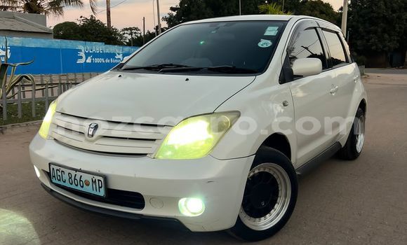 Comprar Usado Toyota IST Branco Carro em Maputo em Maputo