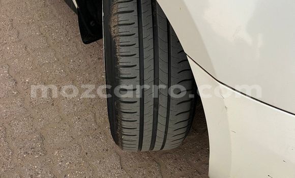 Comprar Usado Toyota IST Branco Carro em Maputo em Maputo Comprar Usado Toyota IST Branco Carro em Maputo em Maputo