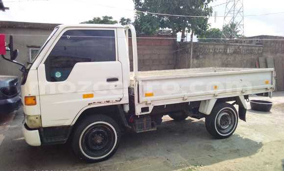 Nunua Ilio tumika Toyota Hiace Nyeupe Gari ndani ya Maputo nchini Maputo Nunua Ilio tumika Toyota Hiace Nyeupe Gari ndani ya Maputo nchini Maputo