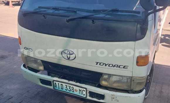 Nunua Ilio tumika Toyota Hiace Nyeupe Gari ndani ya Maputo nchini Maputo Nunua Ilio tumika Toyota Hiace Nyeupe Gari ndani ya Maputo nchini Maputo