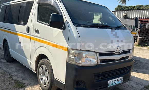 Comprar Usado Toyota Hiace Branco Carro em Maputo em Maputo