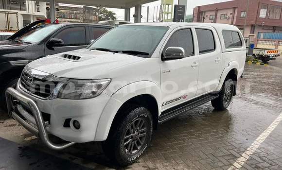 Comprar Usado Toyota Hilux Branco Carro em Maputo em Maputo