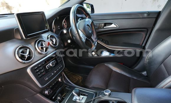 Comprar Usado Mercedes-Benz C-Classe Preto Carro em Maputo em Maputo Comprar Usado Mercedes-Benz C-Classe Preto Carro em Maputo em Maputo