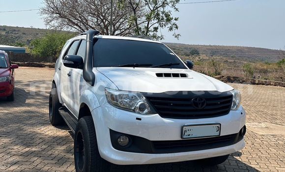 Comprar Novo Toyota Fortuner Branco Carro em Maputo em Maputo Comprar Novo Toyota Fortuner Branco Carro em Maputo em Maputo